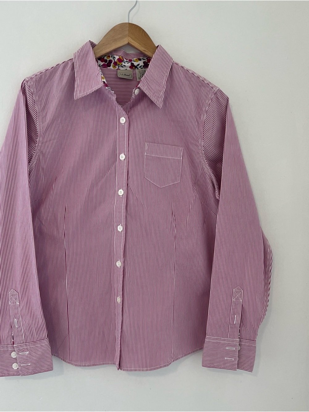 L.L. Bean Pink and White Pinstripe Classic Preppy Fall Femme Button-Down Blouse